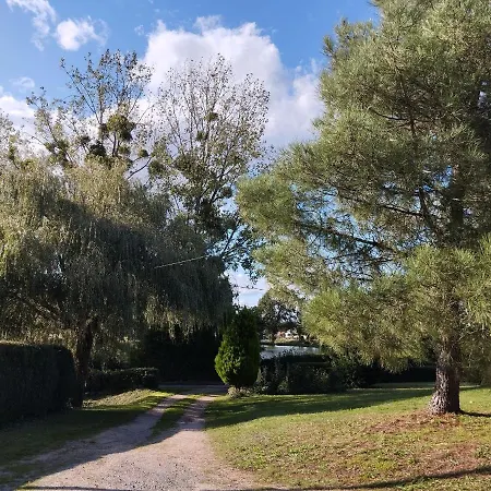Σπίτι διακοπών Maison Au Calme Avec Vue Etang Clesse (Deux-Sevres)