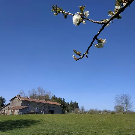Maison Au Calme Avec Vue Etang * Clesse (Deux-Sevres)