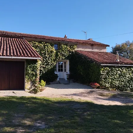 Maison Au Calme Avec Vue Etang Clesse (Deux-Sevres)