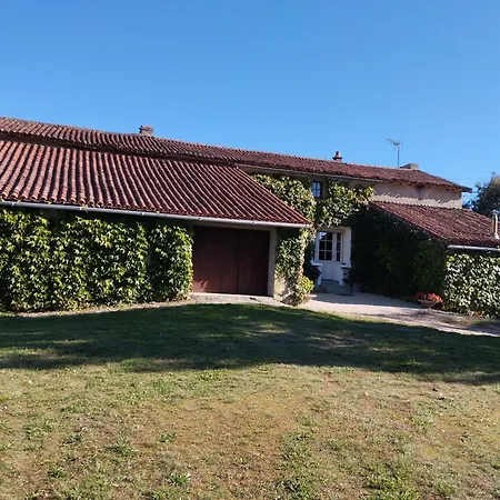 Maison Au Calme Avec Vue Etang Clesse (Deux-Sevres)