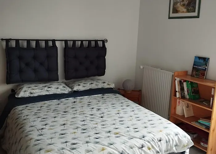 Prázdninový dům Maison Au Calme Avec Vue Etang *