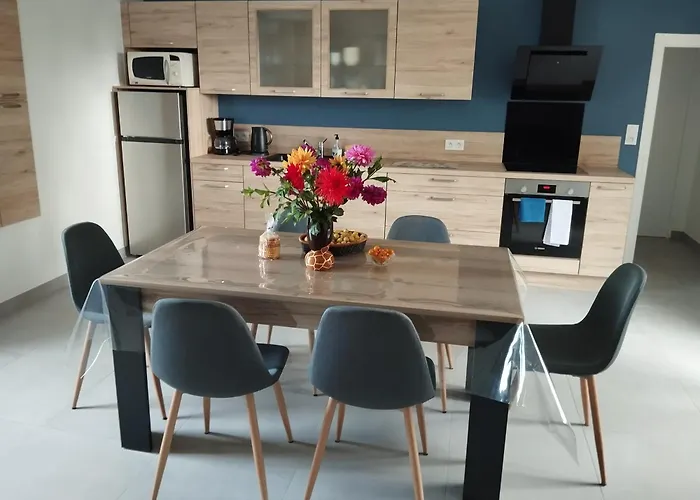 Maison Au Calme Avec Vue Etang * Clesse (Deux-Sevres)