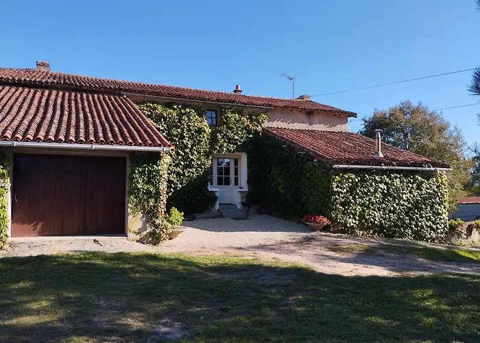 Maison Au Calme Avec Vue Etang Clesse (Deux-Sevres)