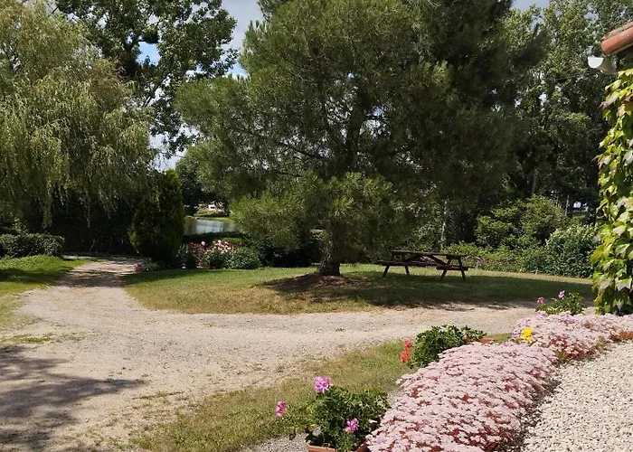 Prázdninový dům Maison Au Calme Avec Vue Etang